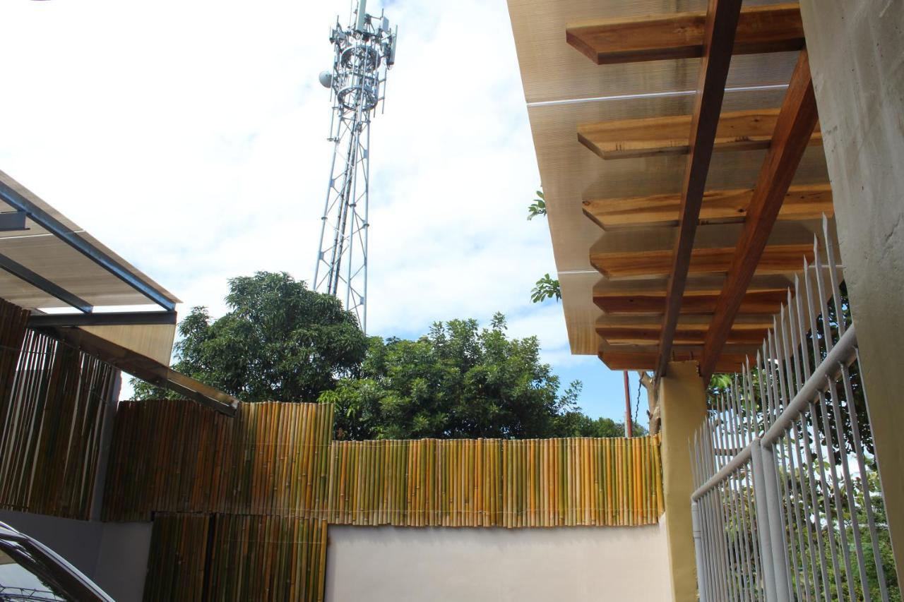 Ninie'S Place Puerto Princesa Bagian luar foto